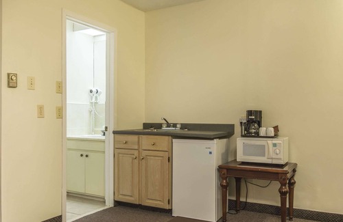 Saint John Hotel | Econo Lodge & Suites Saint John