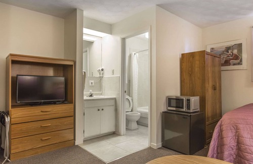 Saint John Hotel | Econo Lodge & Suites Saint John