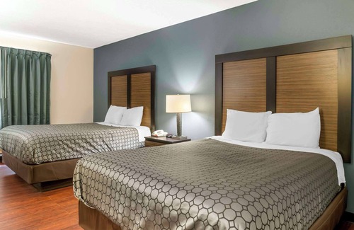 Traverse City Hotel | Econo Lodge Traverse City
