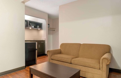 Traverse City Hotel | Econo Lodge Traverse City