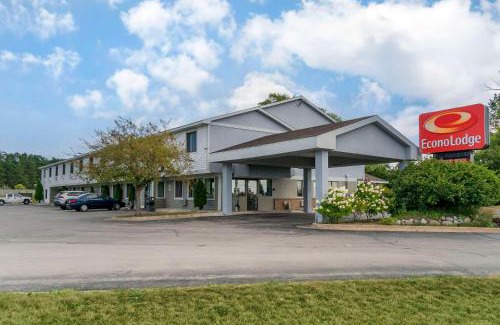 Traverse City Cabin | Econo Lodge Traverse City South
