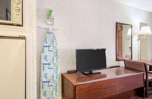 Troy Hotel | Econo Lodge Troy