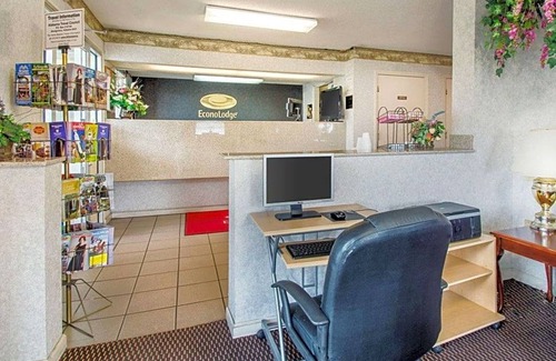 Troy Hotel | Econo Lodge Troy