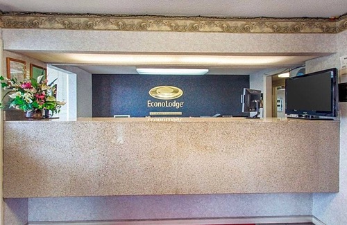 Troy Hotel | Econo Lodge Troy