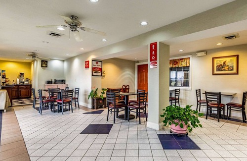 Berea Hotel | Econo Lodge