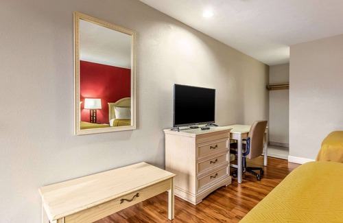 Berea Hotel | Econo Lodge