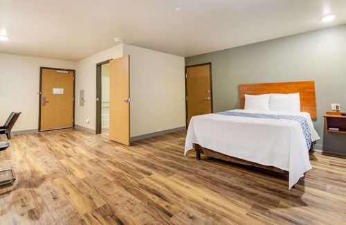 Burlington Hotel | Econo Lodge