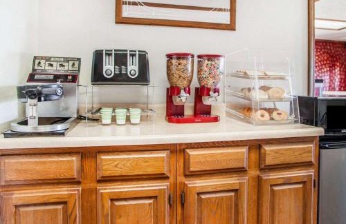 Cameron Cabin | Econo Lodge