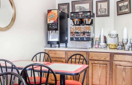 Cameron Cabin | Econo Lodge