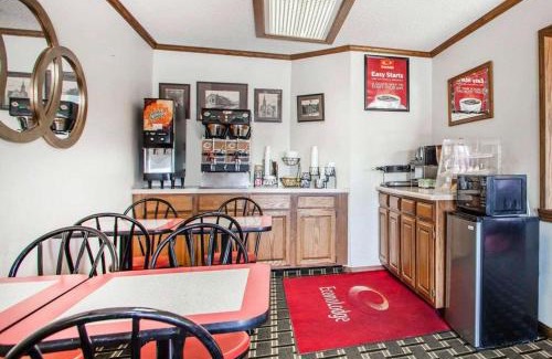Cameron Cabin | Econo Lodge