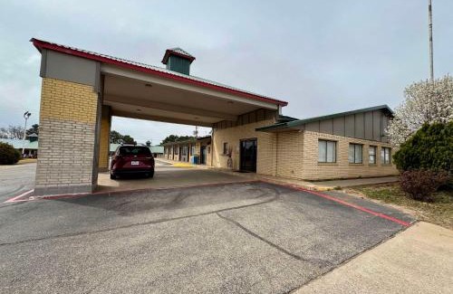 Childress Cabin | Econo Lodge
