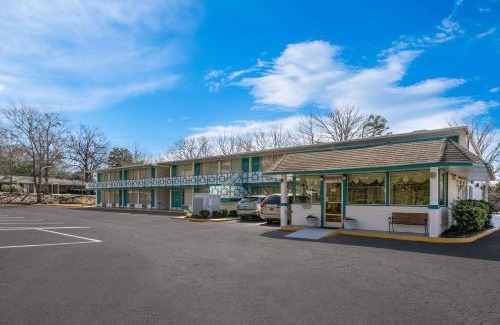Clemson Cabin | Econo Lodge