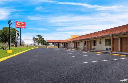 Cornersville Cabin | Econo Lodge