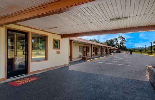 Cornersville Cabin | Econo Lodge