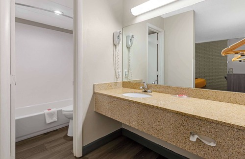 Creedmoor Hotel | Econo Lodge