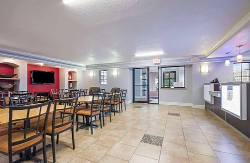 Del City Hotel | Econo Lodge