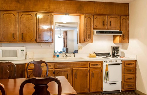 Eagle Nest Hotel | Econo Lodge