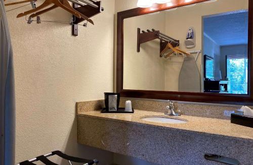 Forest City Cabin | Econo Lodge