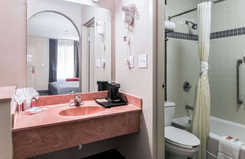 Gainesville Hotel | Econo Lodge