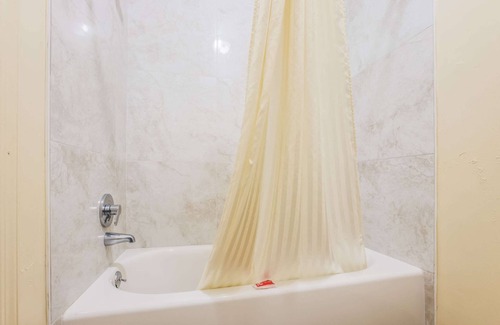 Garden City Hotel | Econo Lodge