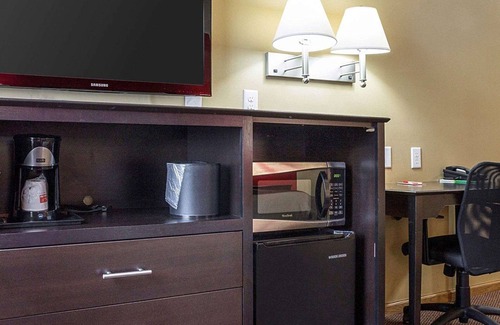 Jamestown Hotel | Econo Lodge