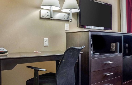 Jamestown Hotel | Econo Lodge