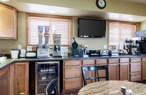 Jamestown Hotel | Econo Lodge