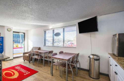 Lithonia Cabin | Econo Lodge