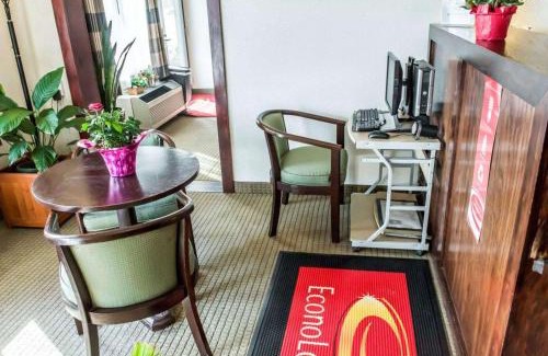 Lloyd Cabin | Econo Lodge
