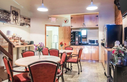 Manchester Hotel | Econo Lodge