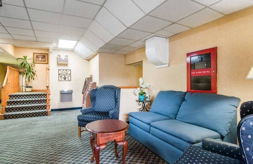 Manchester Hotel | Econo Lodge