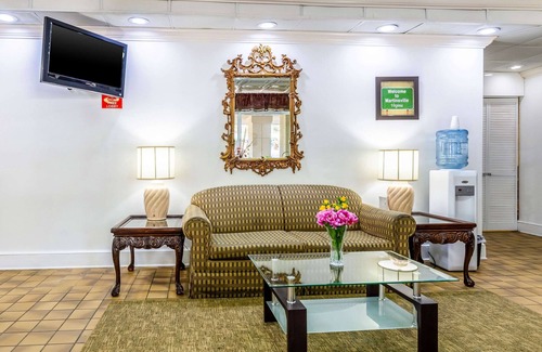 Martinsville Hotel | Econo Lodge