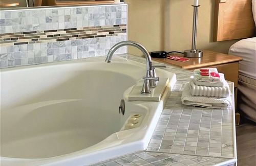 Newport Hotel | Econo Lodge