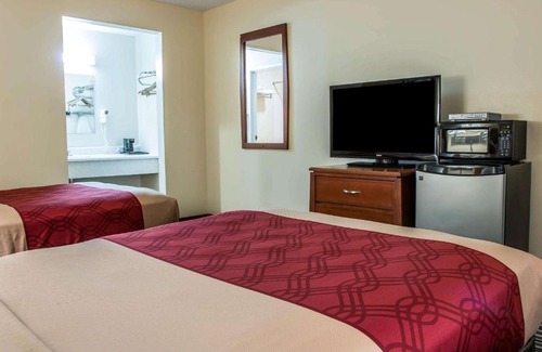 Paw Paw Cabin | Econo Lodge
