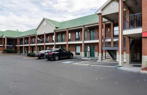 Mosby Cabin | Econo Lodge