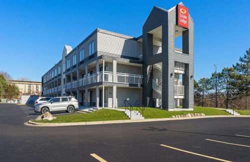 Rockford Cabin | Econo Lodge