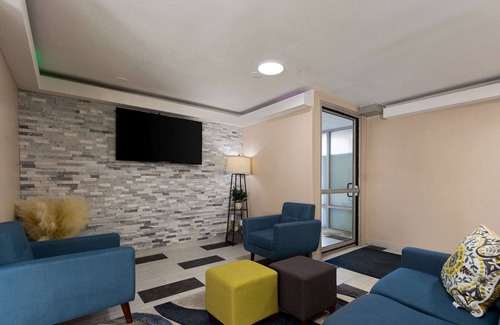 Rockford Hotel | Econo Lodge