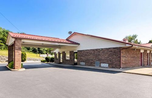 Russellville Cabin | Econo Lodge