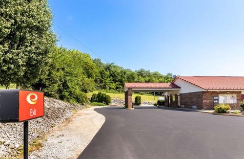 Russellville Cabin | Econo Lodge