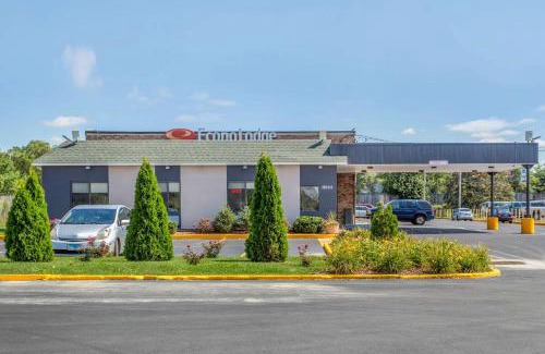 Joliet Cabin | Econo Lodge