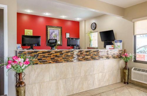 Joliet Cabin | Econo Lodge