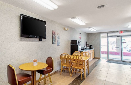 Utica Hotel | Econo Lodge