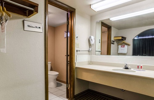 Winfield Hotel | Econo Lodge