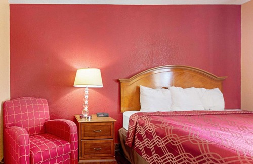 Utica Hotel | Econo Lodge Utica