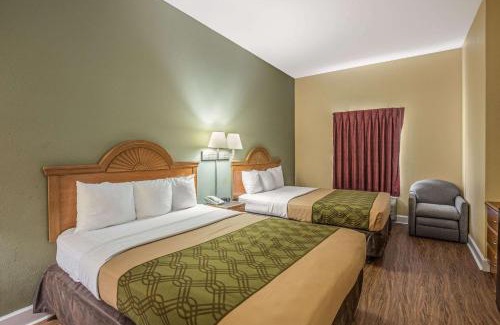 Valdosta Cabin | Econo Lodge Valdosta Mall Area