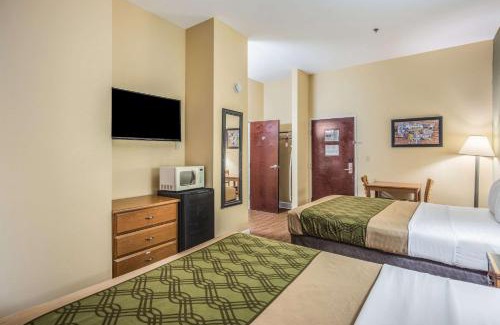 Valdosta Cabin | Econo Lodge Valdosta Mall Area