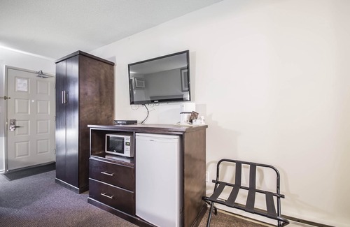 Vernon Hotel | Econo Lodge Vernon