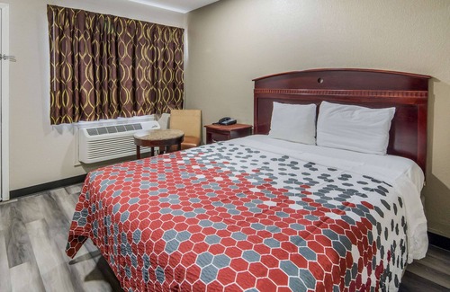 Bellmead Hotel | Econo Lodge Waco North I-35