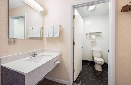 Waynesville Hotel | Econo Lodge Waynesville