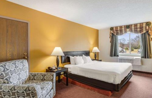 Whitehall Cabin | Econo Lodge Whitehall near Michigan's Adventure
